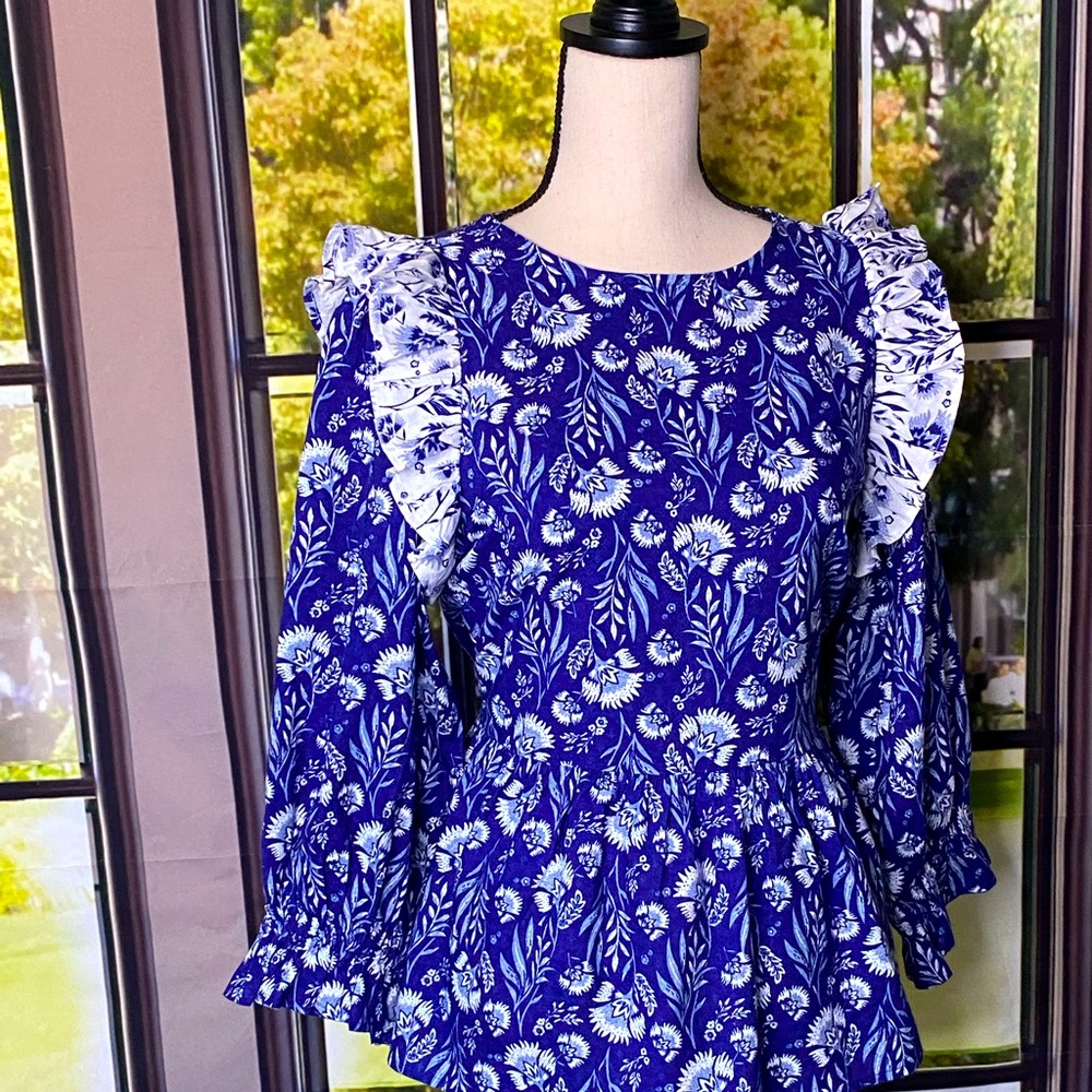 Springtime Flowy Floral Top. New!!